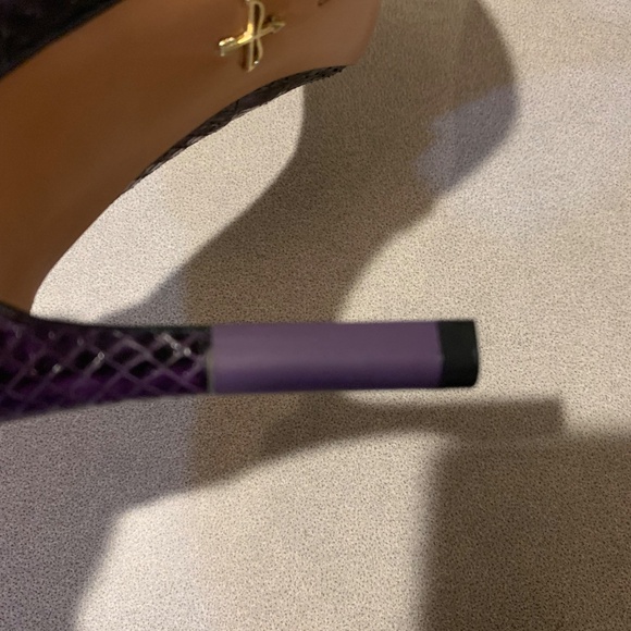 NWOB Pour la Victoire Purple Snakeprint Leather Pumps sz 8.5 M - Picture 7 of 7